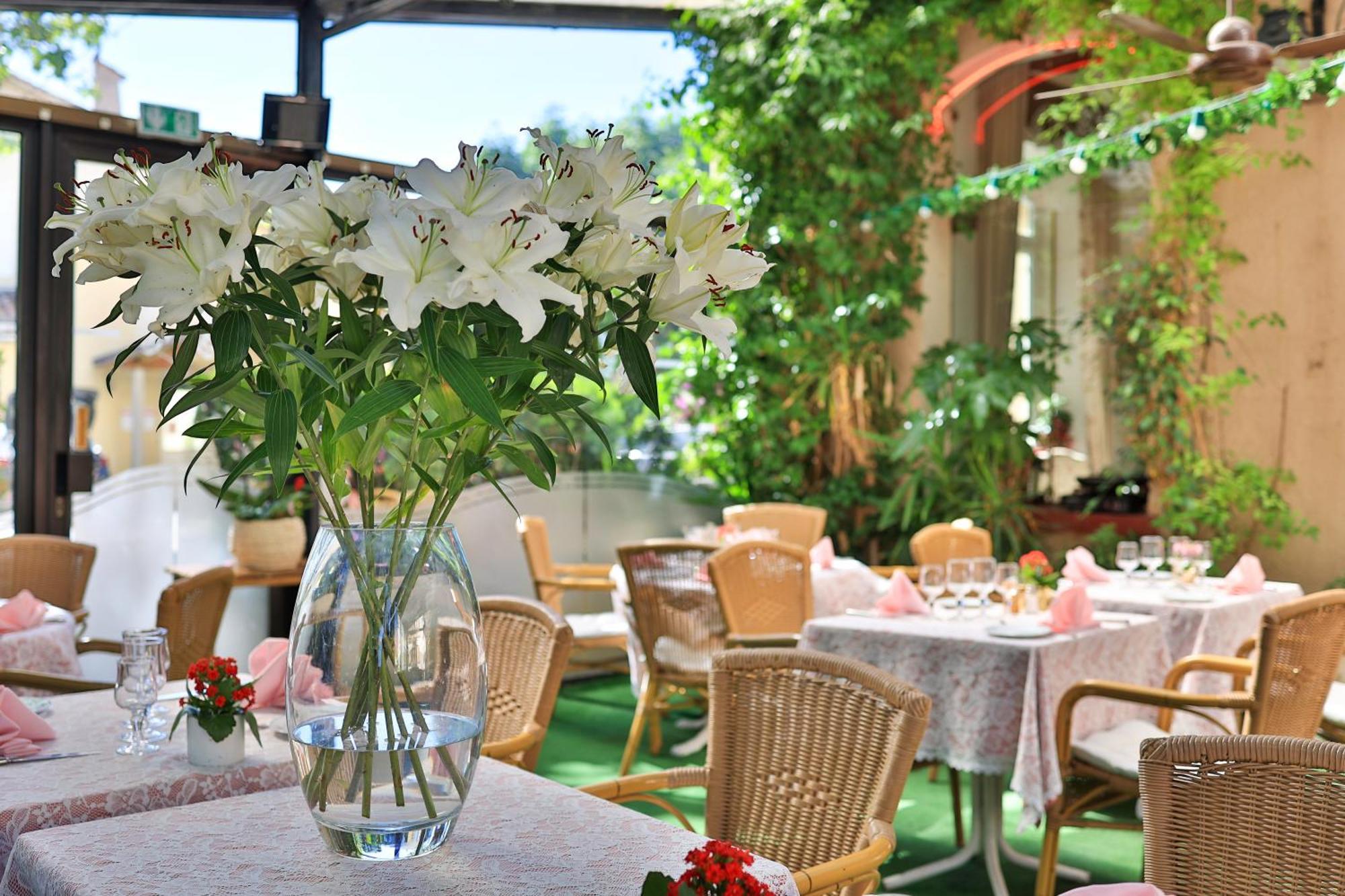 Logis Le Relais Imperial Hotel Saint-Vallier-de-Thiey Exterior photo